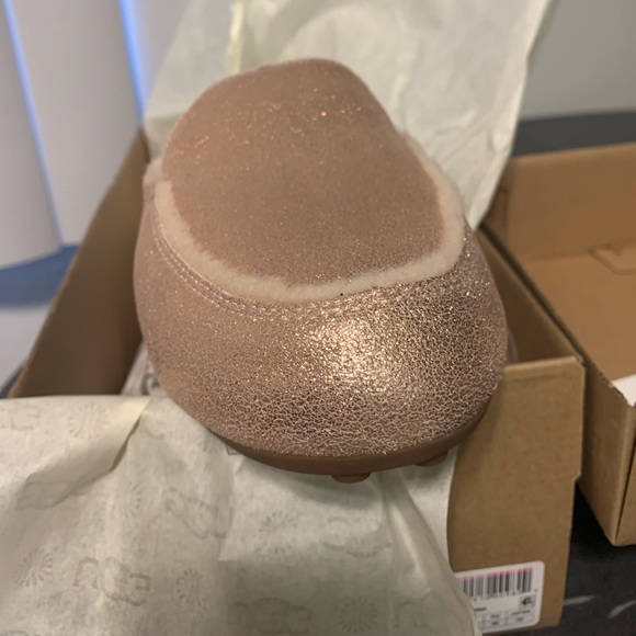 Women Ugg slippers Lane Metallic Rose Gold Size 7 & 8 US New With Box - Picture 11 of 11